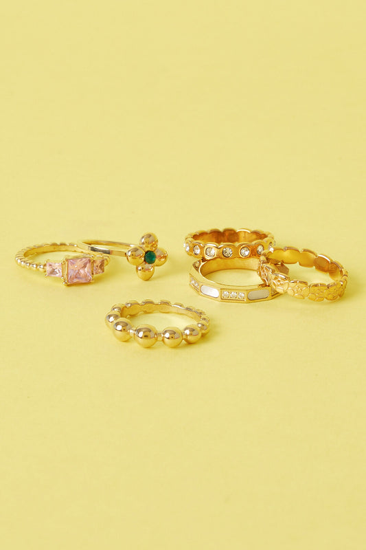 Statement ring with clover and stone
